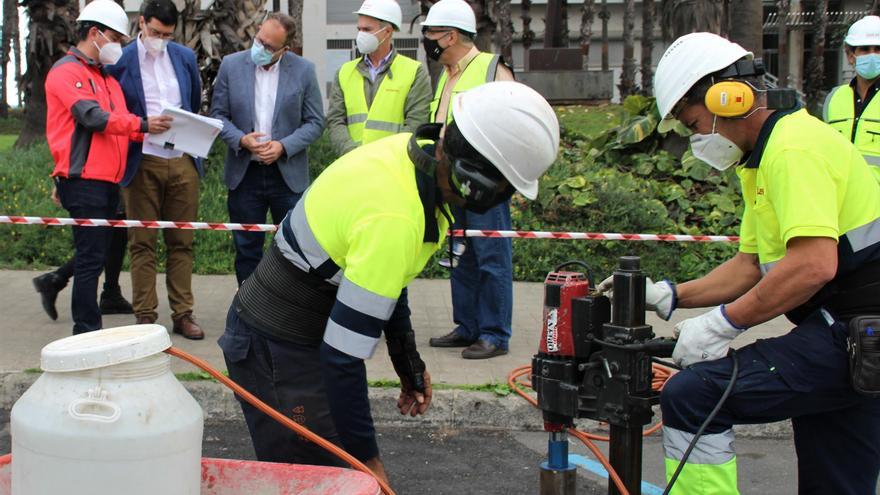 Instalación de sensores inteligentes en zona azul para buscar aparcamientos libres