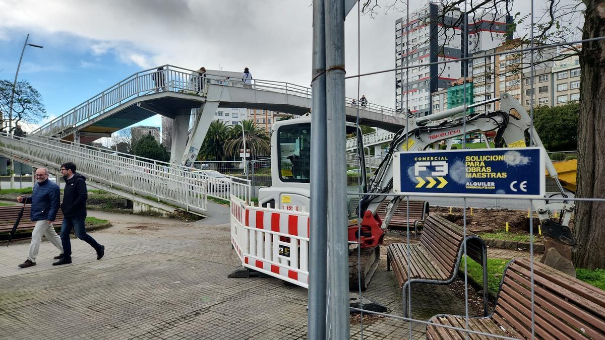 Obras de renovación de la pasarela entre estaciones de Alfonso Molina.