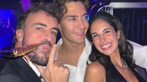 Alonso, Russell y Carmen, durante la fiesta de Nochevieja