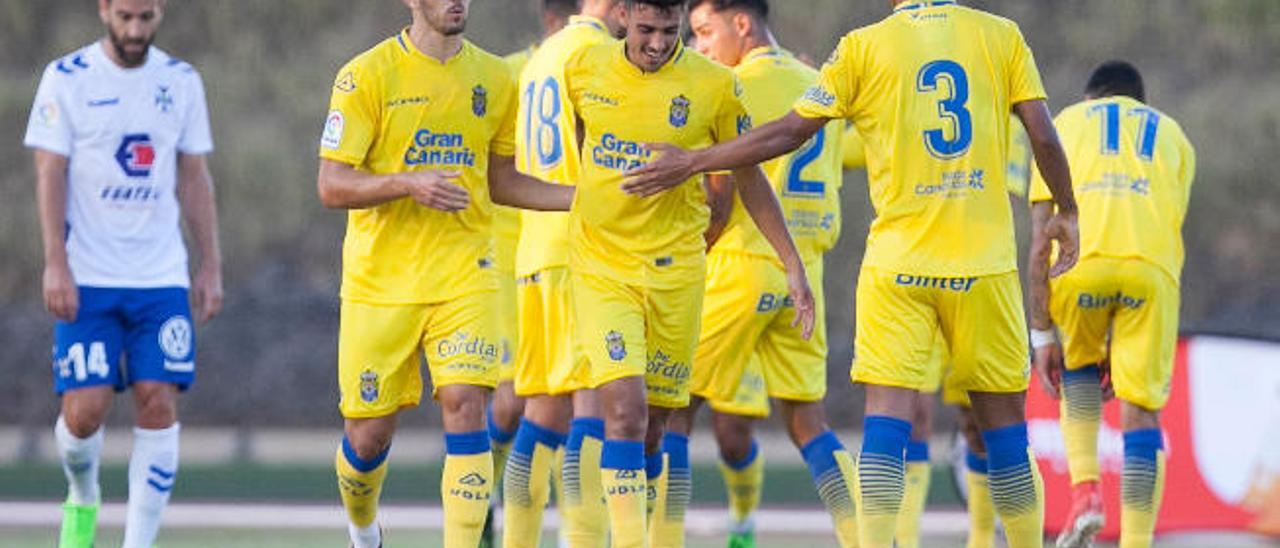 La UD Las Palmas celebra el gol de Momo durante la primera parte del choque de ida de la Copa Mahou.