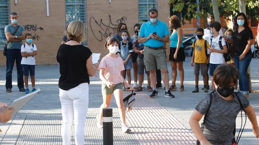 Control del acceso de los alumnos a un colegio de Córdoba.