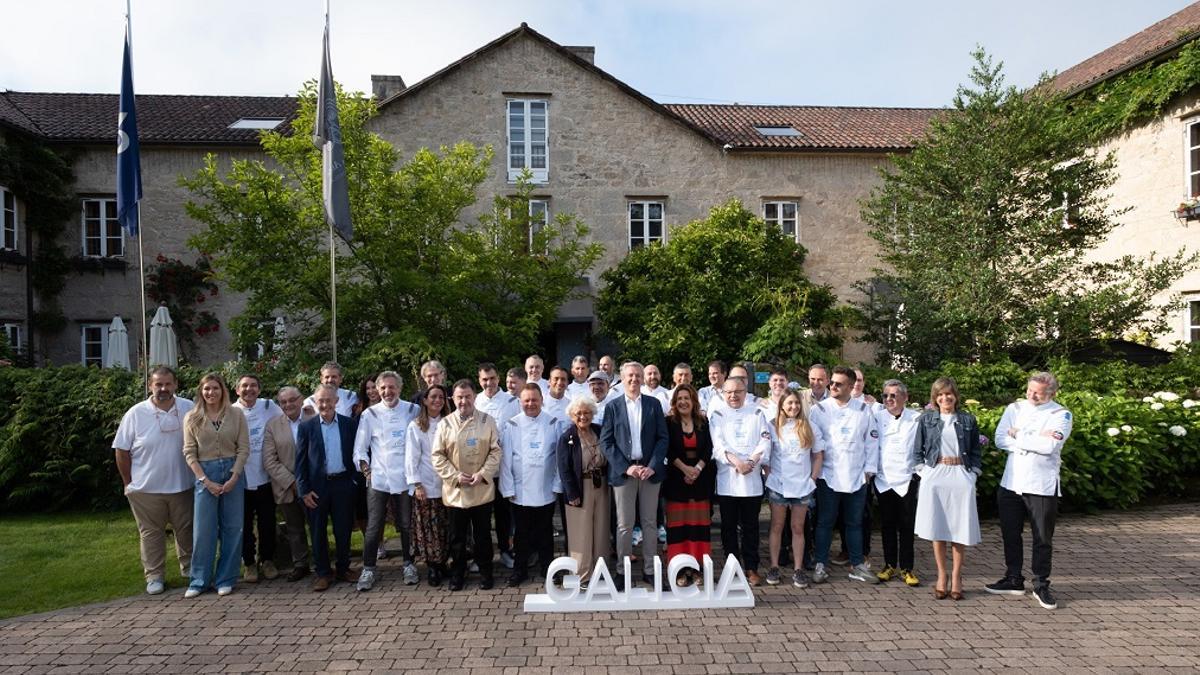 El presidente de la Xunta, Alfonso Rueda, participa en el desayuno con los chefs