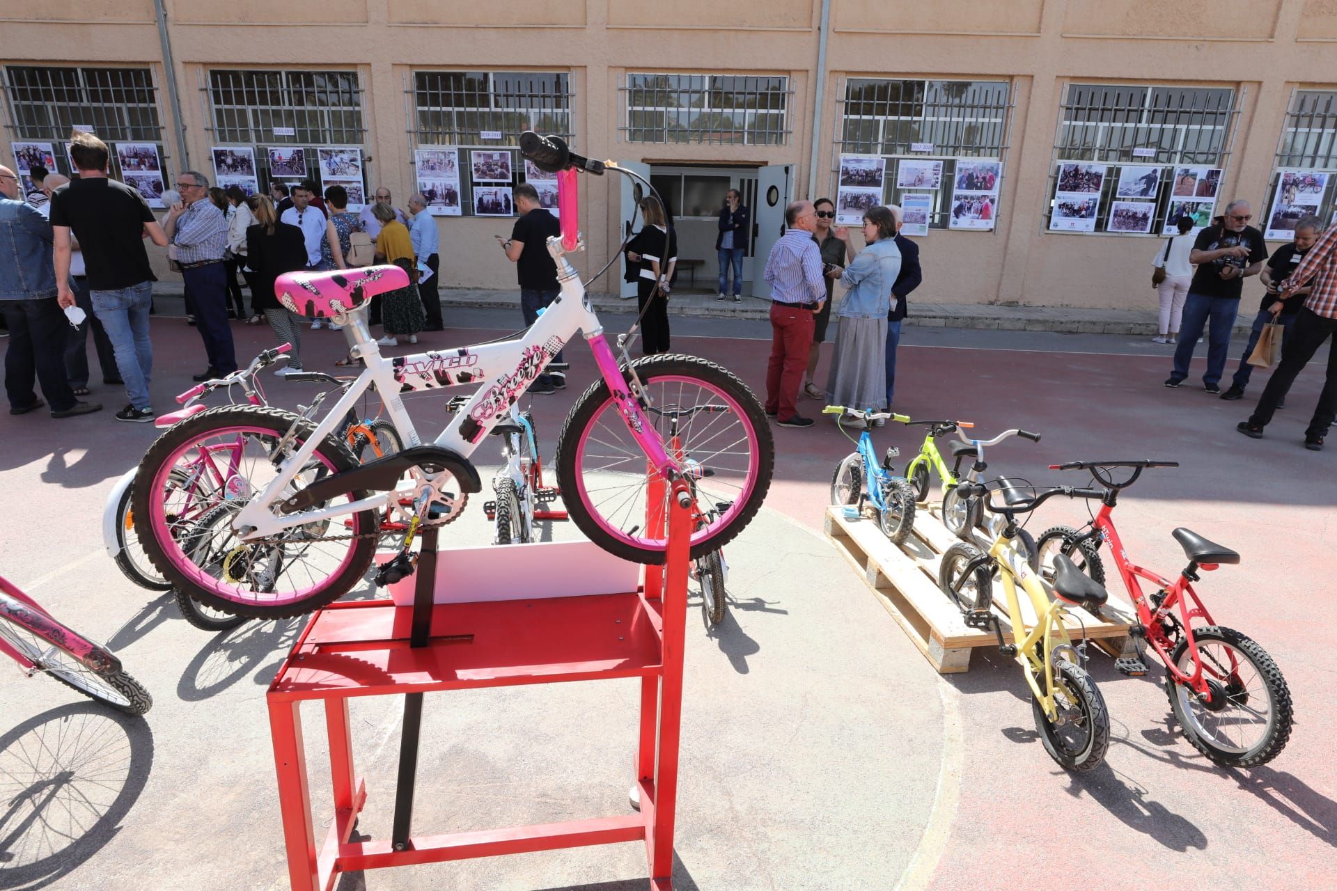 Diez años llevando bicis a quiénes menos tienen