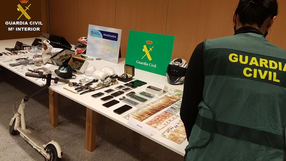 Drogas, armas y dinero incautados en la operación contra el narco en Pontevedra