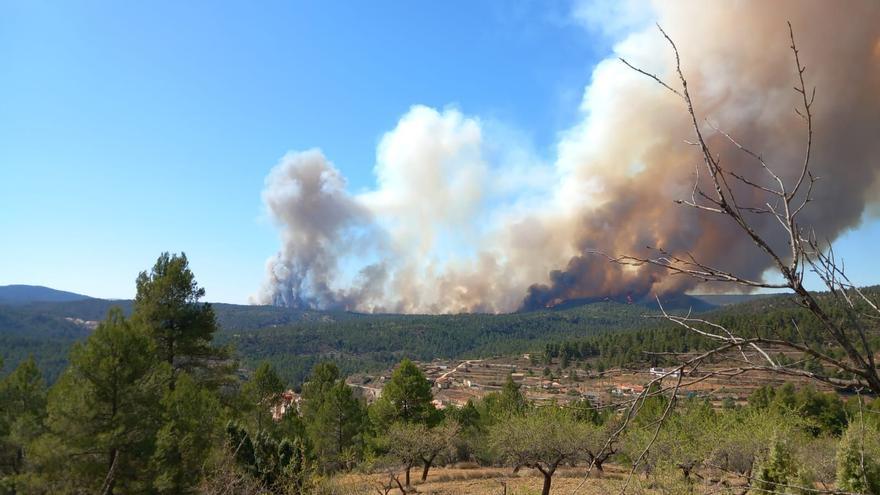 Las imágenes del incendio forestal que afecta a Teruel y Castellón