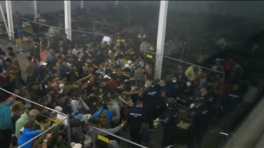 Un vídeo muestra el maltrato a los refugiados en Hungría
