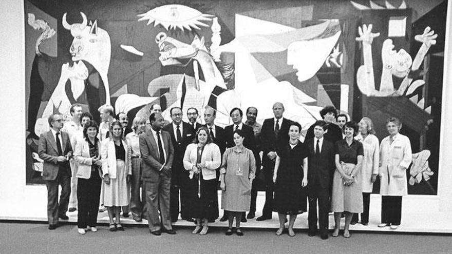 Fotografía de la delegación española ante el ´Guernica´ que publicó The New York Times