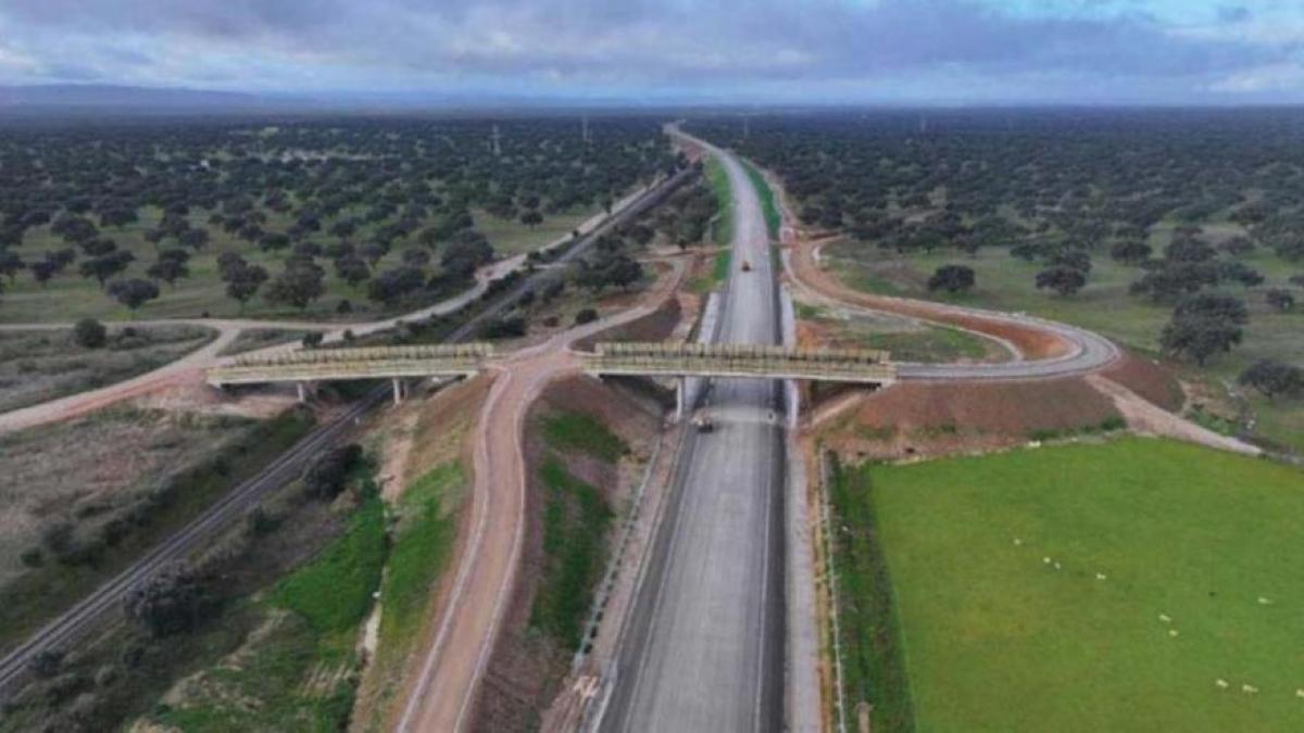 Tramo de la línea AVE Extremadura