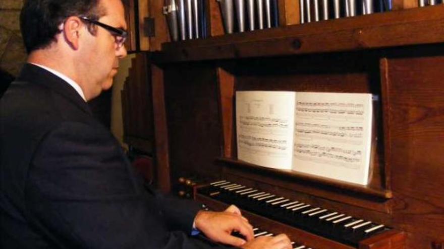 Paco Amaya es un virtuoso del órgano y tocará en Londres el 21 de octubre.