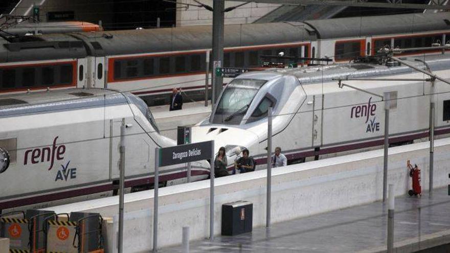 Fomento dice que el AVE a Francia parará en Zaragoza si hay demanda
