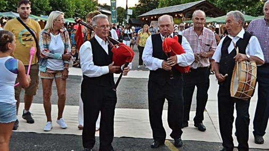 Acto de inauguración de la Feria de la Artesanía en El Puente.