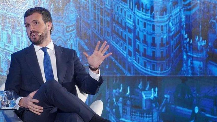 Casado se rodea de veteranos del PP para vender experiencia