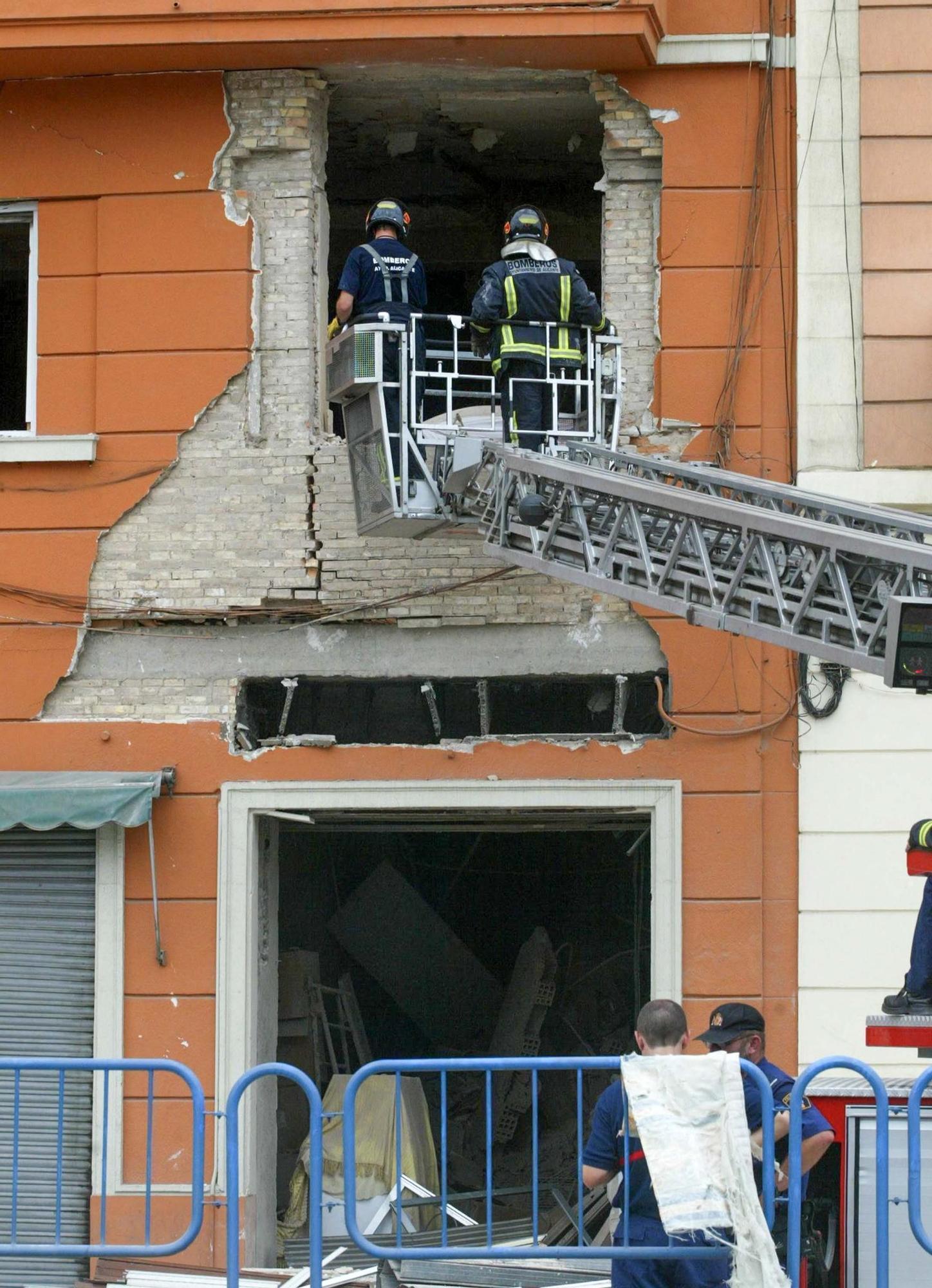 Estas son las fotos del hotel Bahia, uno de los dos atentados que cometió el etarra Asier Eceiza en 2003 en Alicante y Benidorm por los que ha sido condenado a a 182 años de carcel