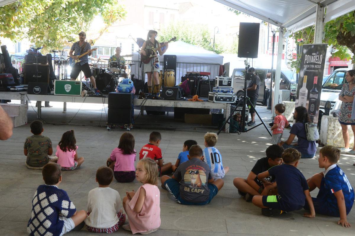 Música, artesanía y gastronomía inundan Cangas con el Satur-Day Fest. Música, artesanía y gastronomía inundan Cangas con el Satur-Day Fest.