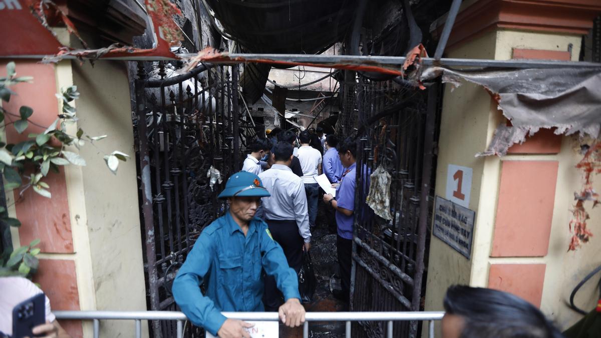 Al menos 14 muertos por un incendio en un edificio en Hanói.