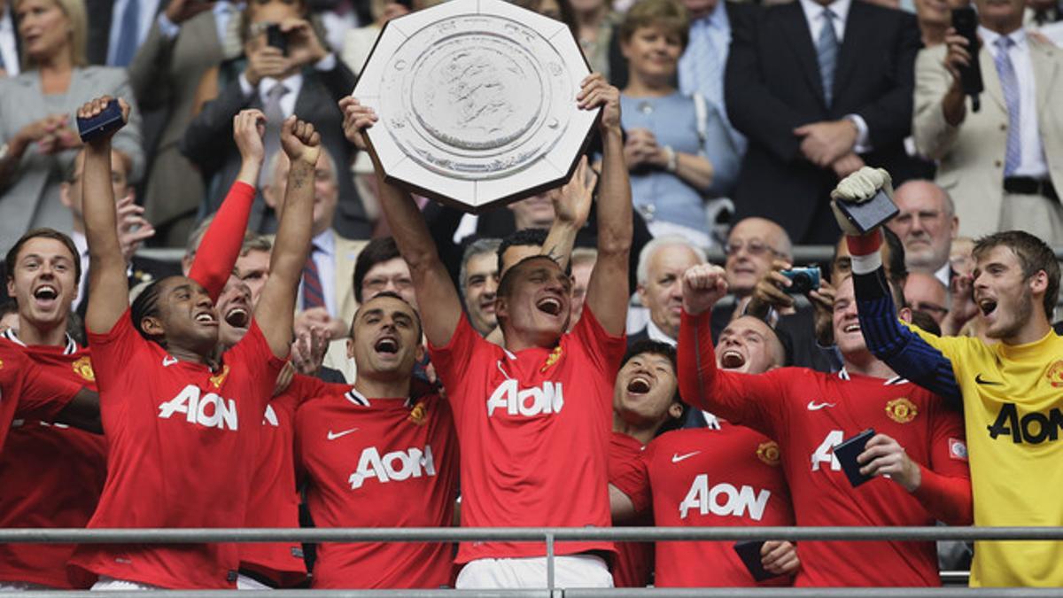 Los jugadores del United celebran el triunfo en la final ante el City.