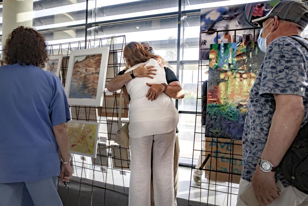 El arte abraza a los sanitarios de Son Espases