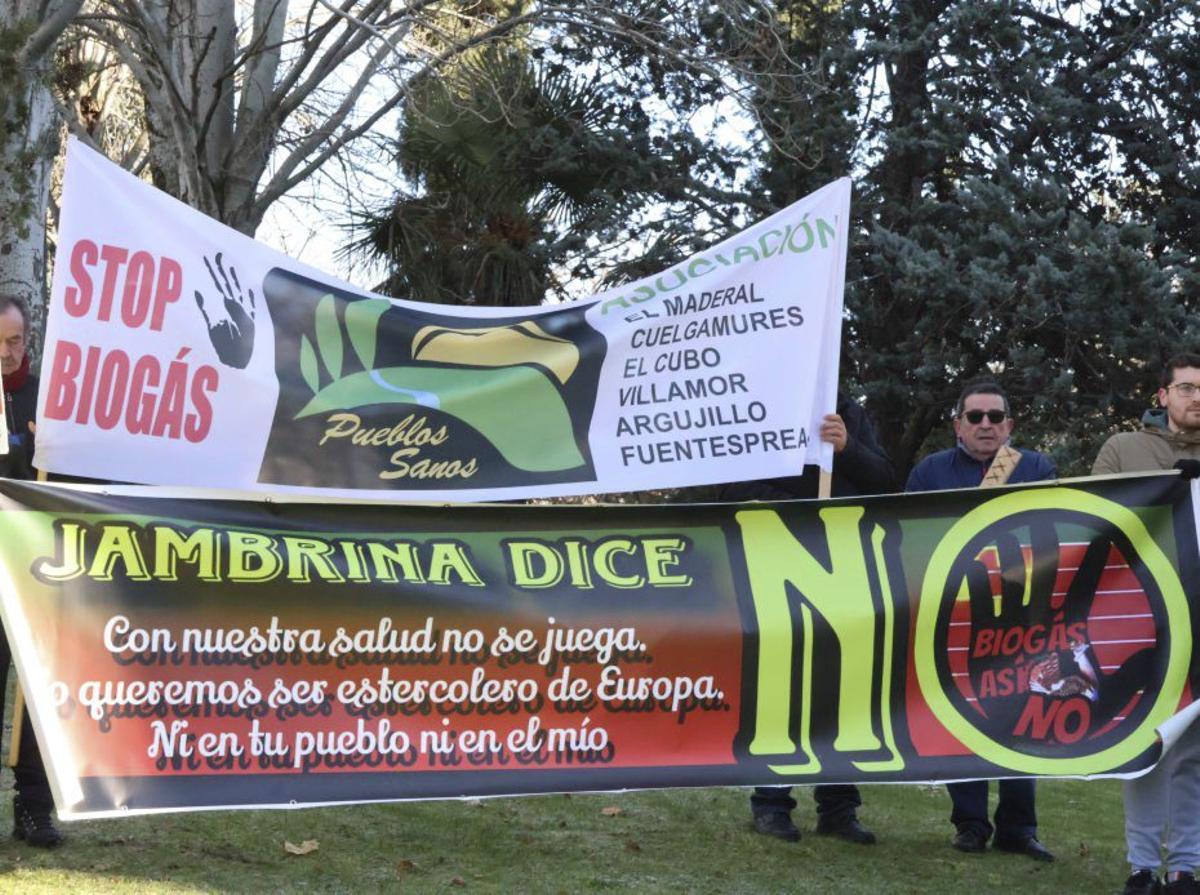 Manifestaciones contra las plantas de biogás y el proyecto de hidrógeno verde que afecta al acuífero de Villafáfila. | VICTOR GARRIDO Y  ALBA PRIETO