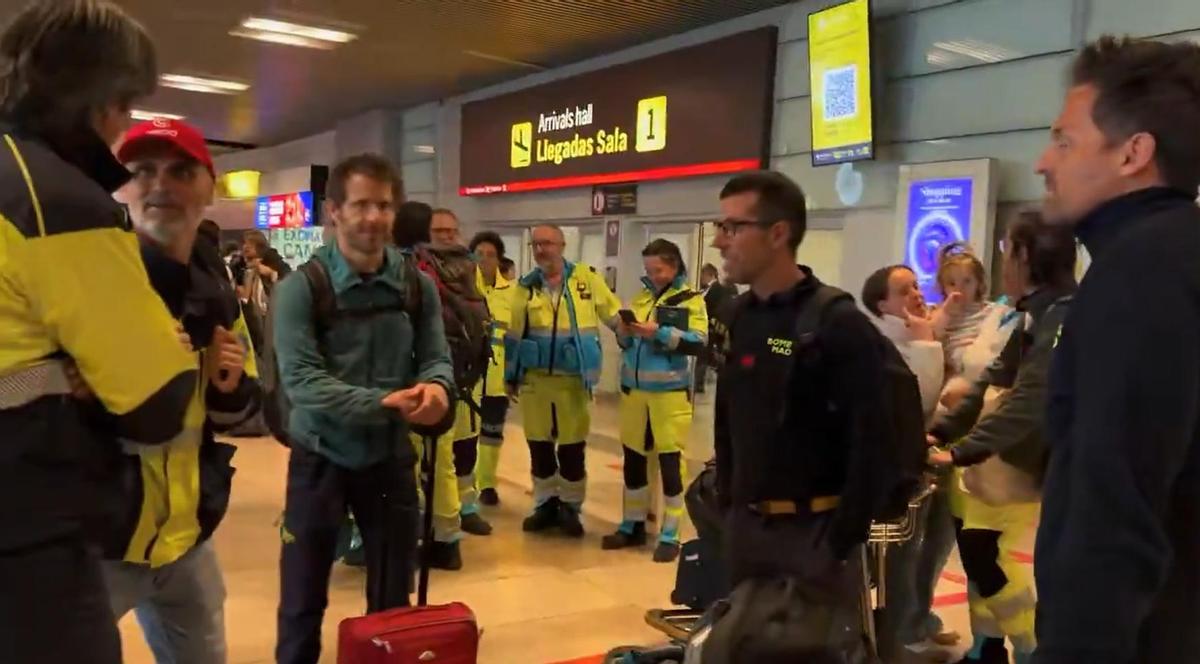 Regresan los bomberos de Madrid desplazados a Mozambique tras las graves inundaciones del país.