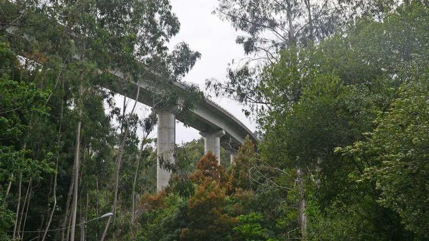 Una imagen del viaducto da Fraga que se desdoblará por la zona del interior. //Gonzalo Núñez