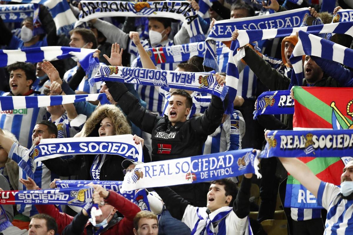 Aficionados de la Real Sociedad en Mónaco.