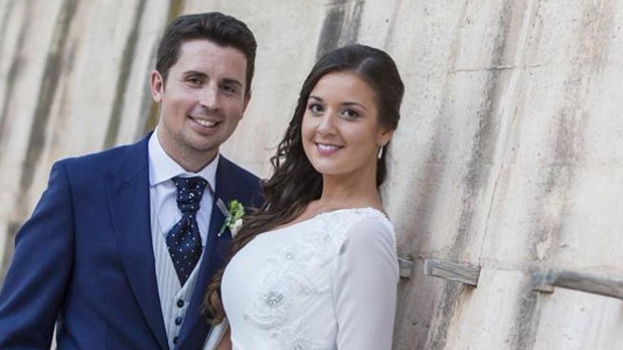 Antonio Navarro Cerdán junto a María Jesús M. C. en una foto de la boda.