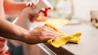 El truco que nadie te ha contado para mantener tus trapos de cocina impecables y libres de olores