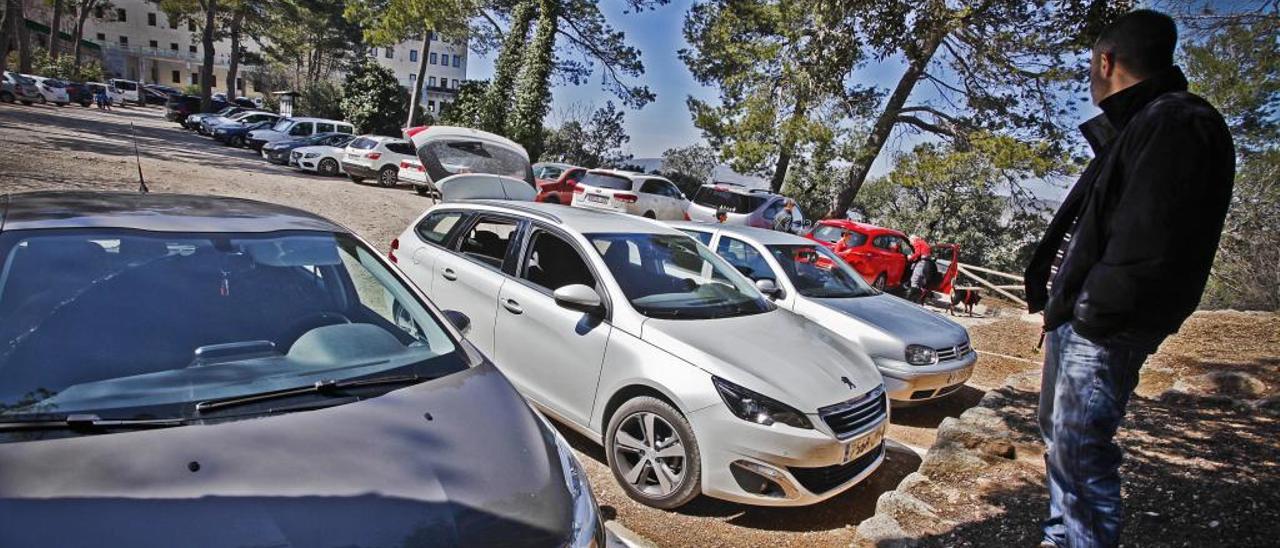 Está previsto que la prohibición al paso de vehículos se aplique una vez el aparcamiento del parque natural esté completo.