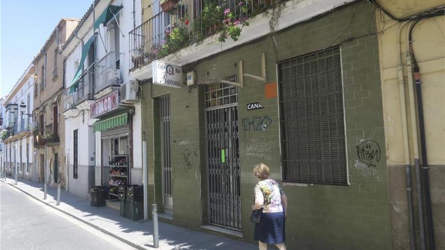 Un vecino de Cáceres se encuentra herido grave tras ceder el váter de su casa y caer al piso inferior