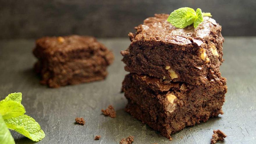 Cómo hacer un rico bizcocho de chocolate y nueces