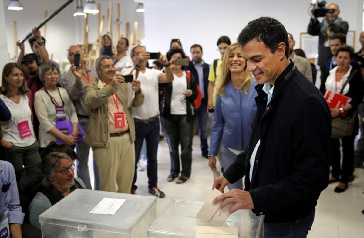 El secretario general del PSOE, Pedro Sánchez, ha ejercido su derecho a voto en las elecciones del 24M.