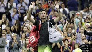 aguasch35427717 juan martin del potro  of argentina  acknowledges the cheeri160908143715