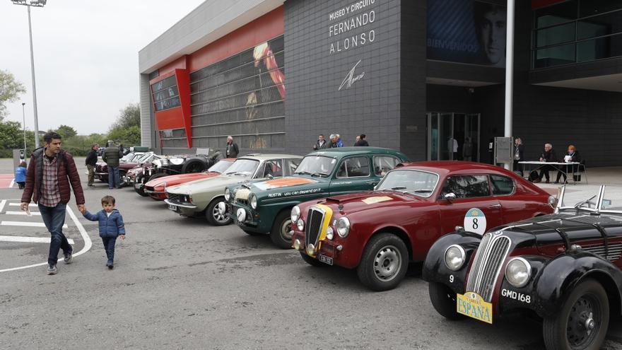 Festival extranjero de coches clásicos en La Morgal: &quot;Nos encanta Asturias&quot;