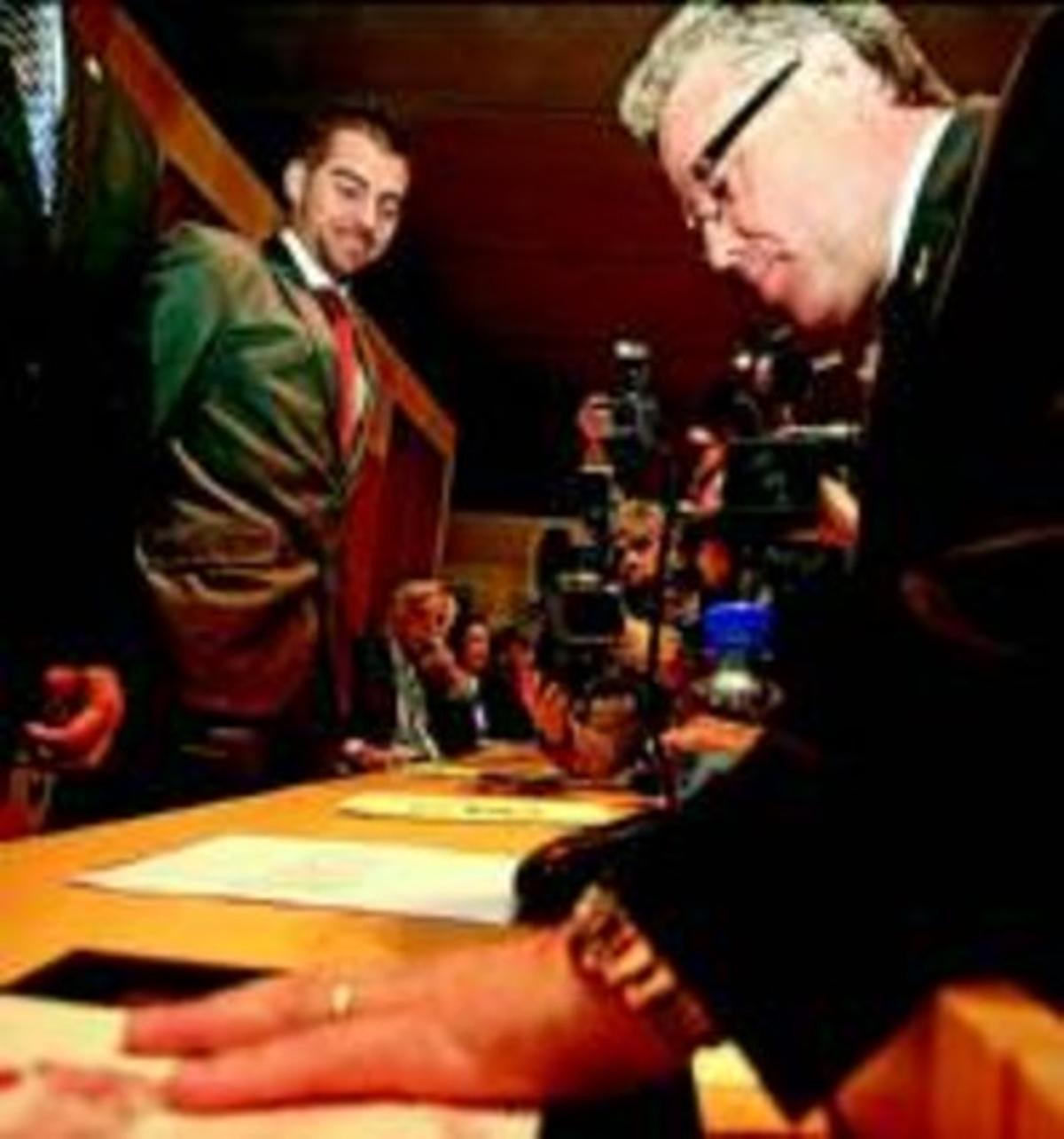 El nou alcalde, Pere Granados, en l’acte del relleu, ahir. El nou alcalde, Pere Granados, en l’acte del relleu, ahir.