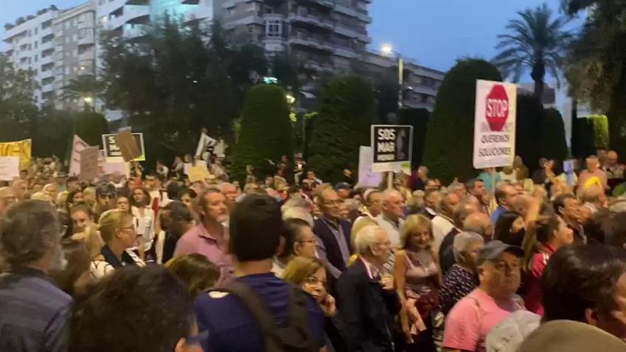 Gritan consignas en la manifestación por el Mar Menor