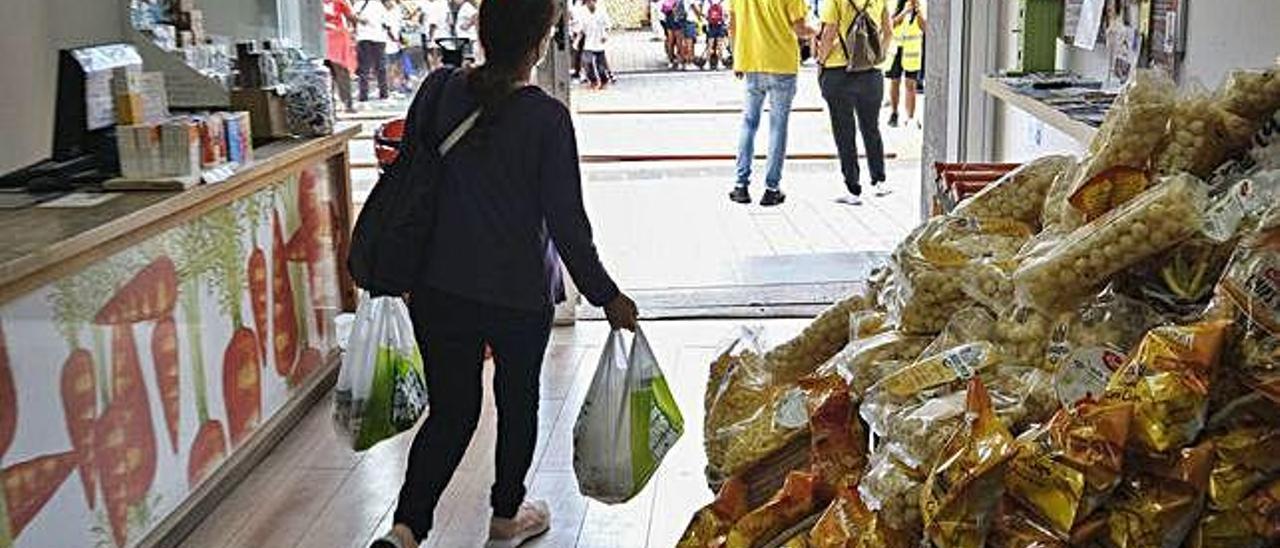 Los comerciantes de la calle Galicia pisan los adoquines de la esperanza