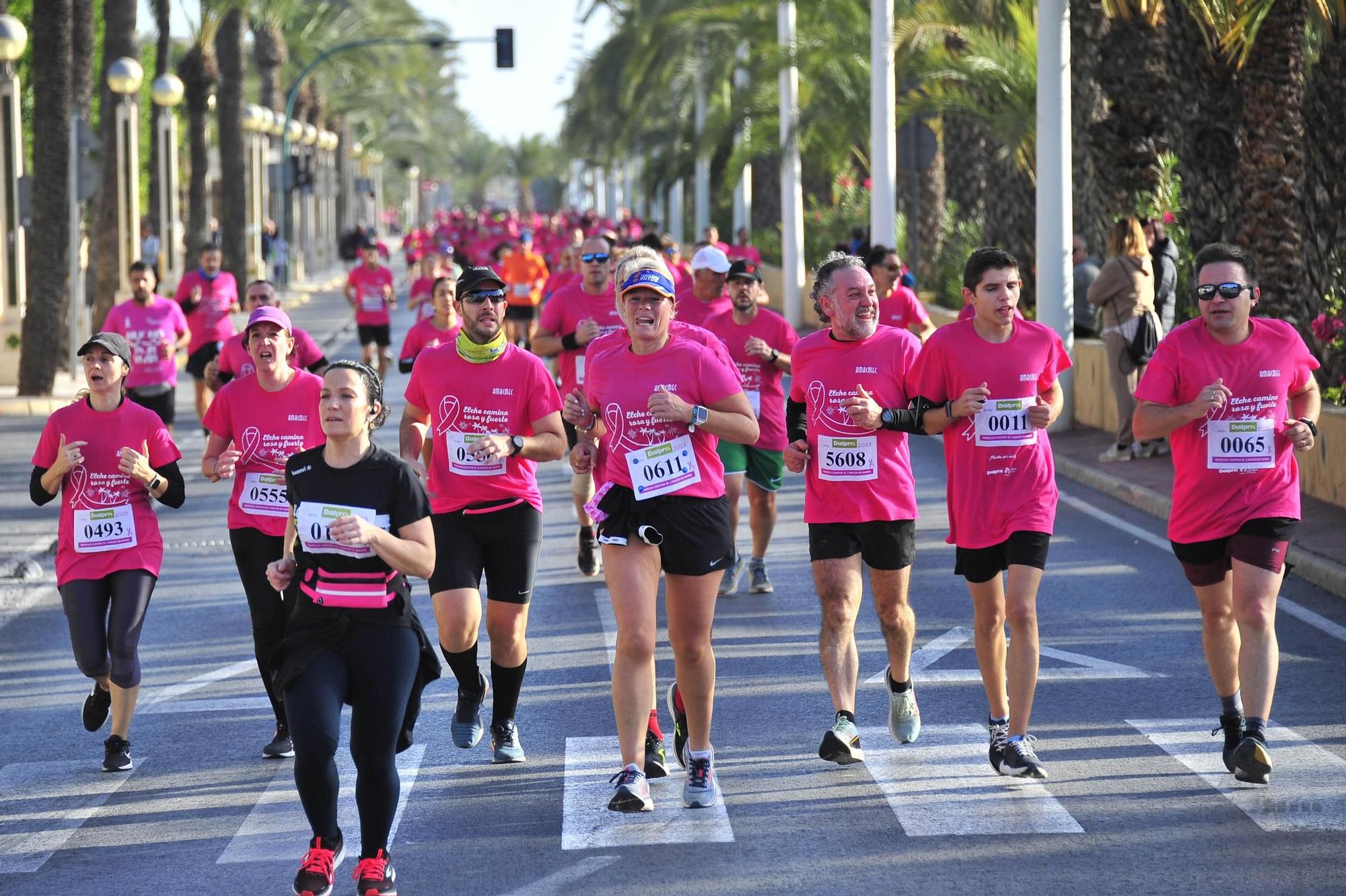 Una marea rosa imparable contra el cáncer de mama en Elche