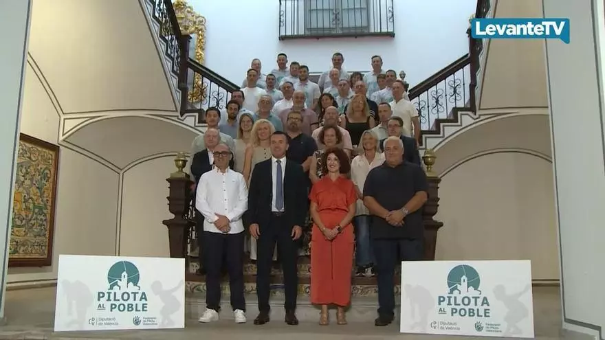 El Pati de la Scala de la Diputació de València ha acollit la presentació de ‘Pilota al Poble’