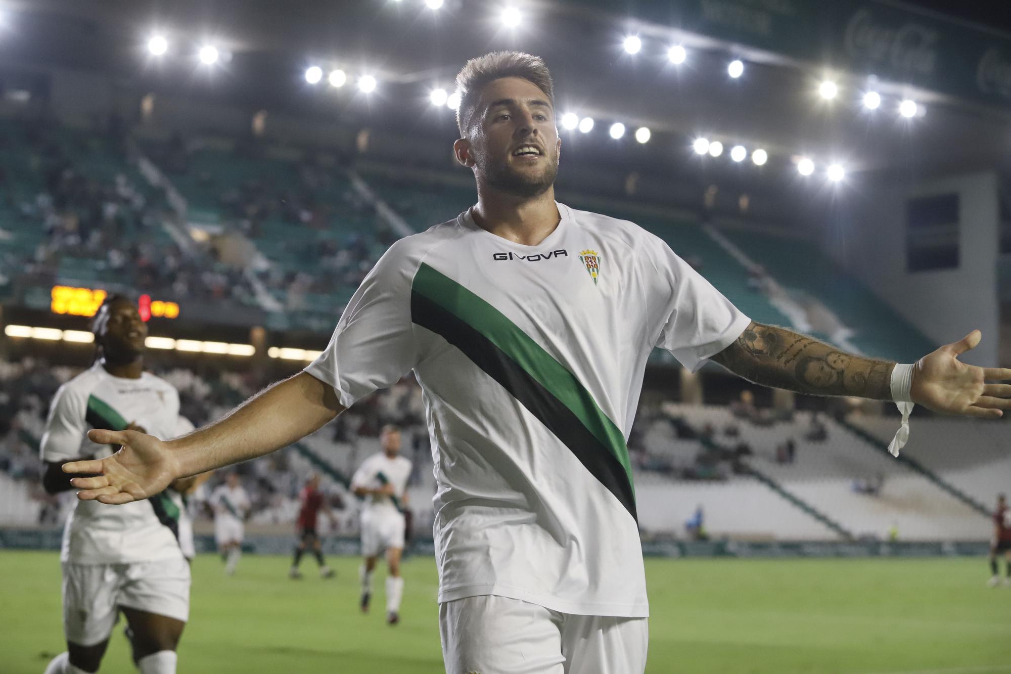 Antonio Casas celebra un gol ante el Mérida en El Arcángel.