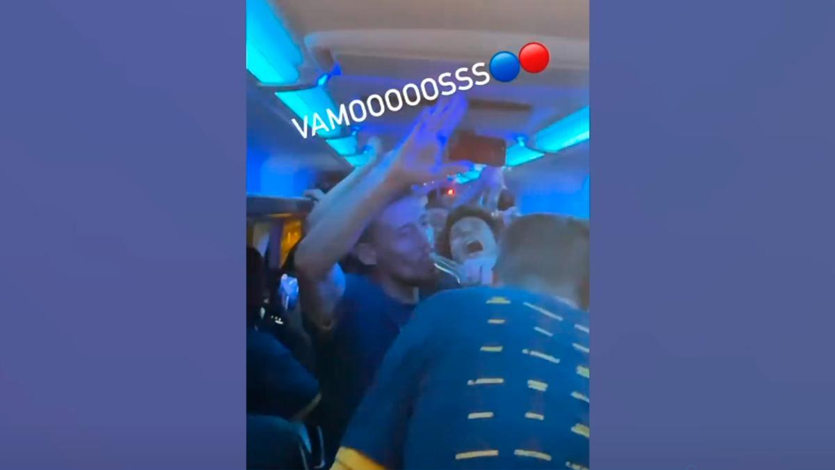 Desmadre: ¡Así fue la loca celebración del Barça en el autobús tras ganar el título de Copa!