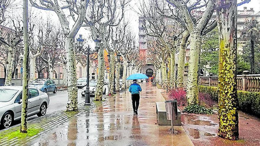 Inundacions, cues a les carreteres per pluja i neu a Catalunya