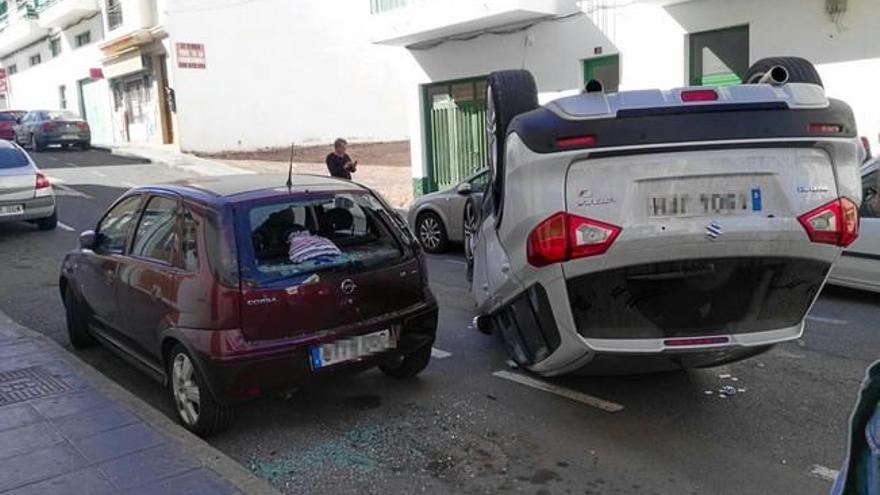 Vuelco en la calle Góngora de Arrecife