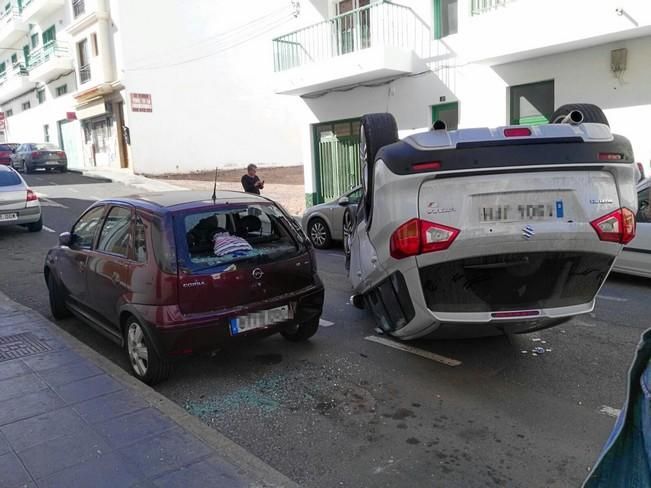 Vuelco en la calle Góngora de Arrecife