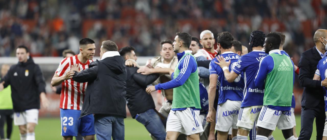 Final del partido entre el Sporting y el Oviedo