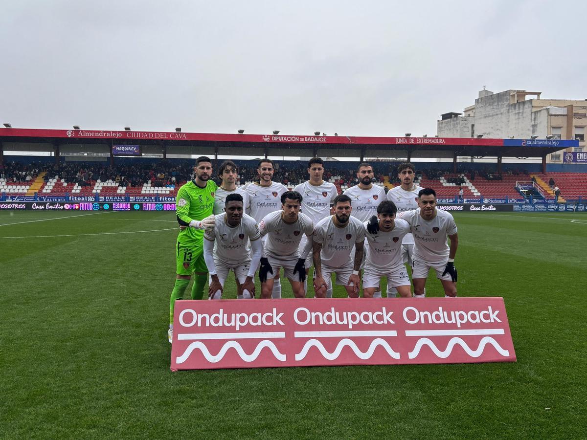 Once inicial del Salerm Puente Genil ante el CD Extremadura en el Francisco de Hera.