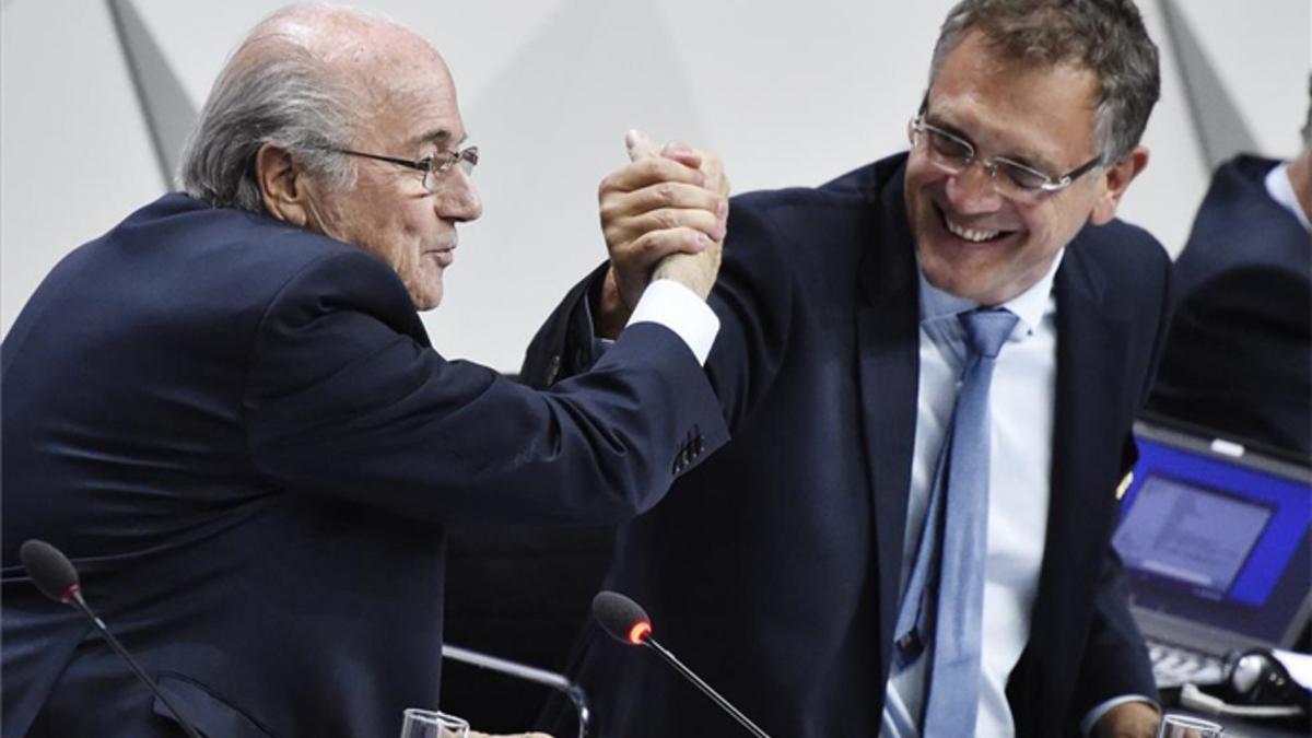 Blatter y Valcke, expedientados