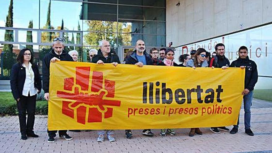 Les defenses de dos dels joves a presó pels disturbis a Girona demanen la seva llibertat