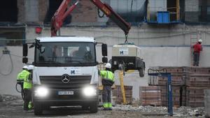 undefined52804671 barcelona   16 03 2020 barcelona   operarios de la construcc200411195815