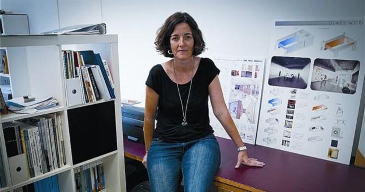 Isabel Monterde,al despatx d’arquitectura que dirigeix amb el seu soci a Sabadell, ahir.