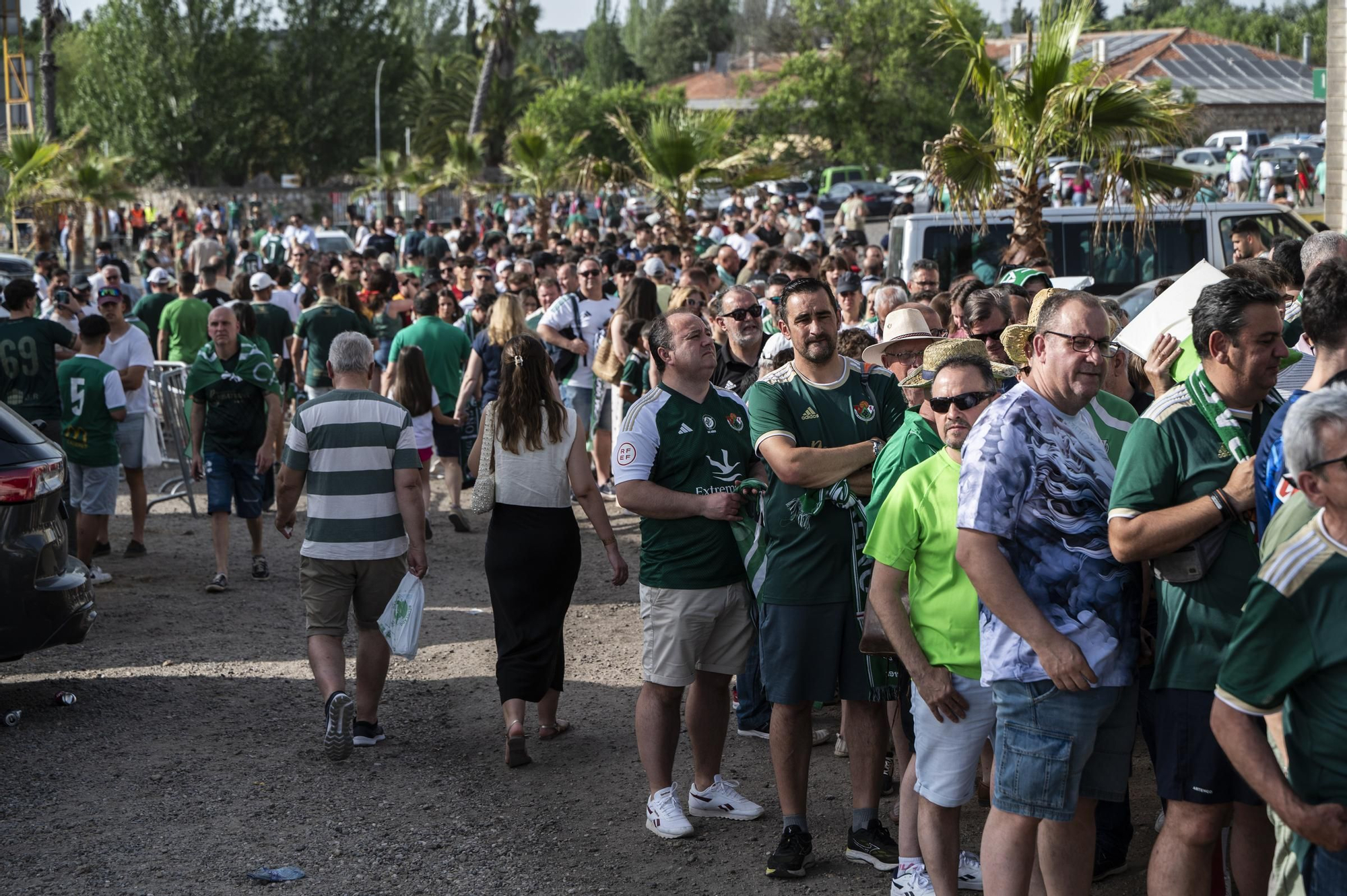Las imágenes del ambiente en el Príncipe Felipe antes del Cacereño-Estepona